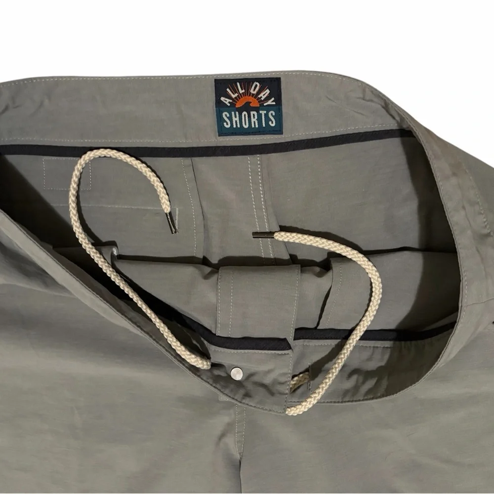 Faherty All Day Short 9” Flat-Front in Deep Marine, Size 33